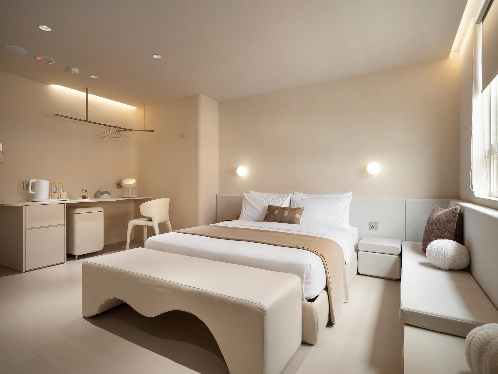 Lore Inn